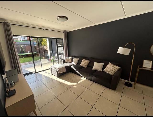 3 BEDROOM APARTMENT FOR SALE IN GREENSTONE HILL